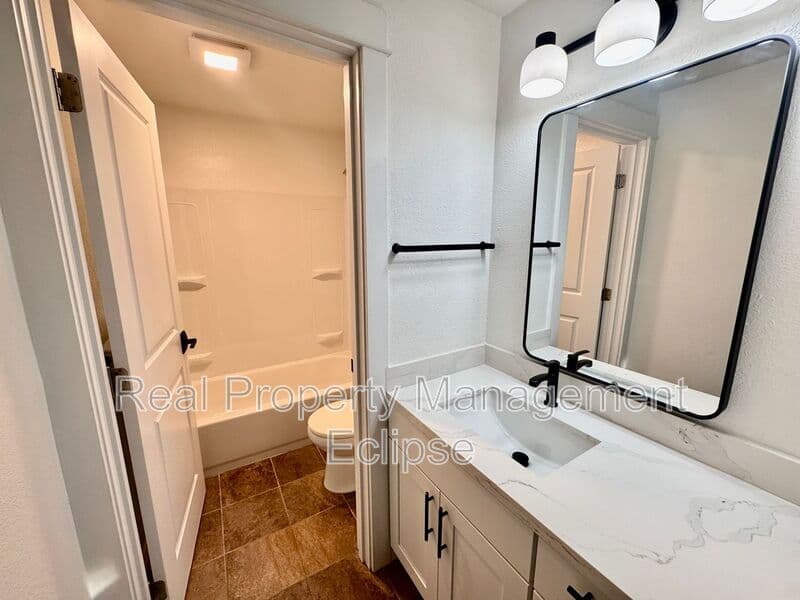 Kirkland House: 746 Kirkland Circle F102