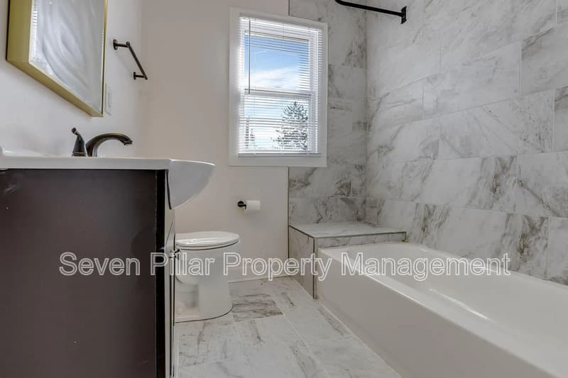 Columbus House: 522 Ryan Ave
