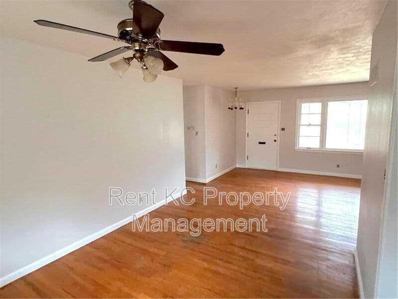 Kansas City House: 800 E 75th Terrace