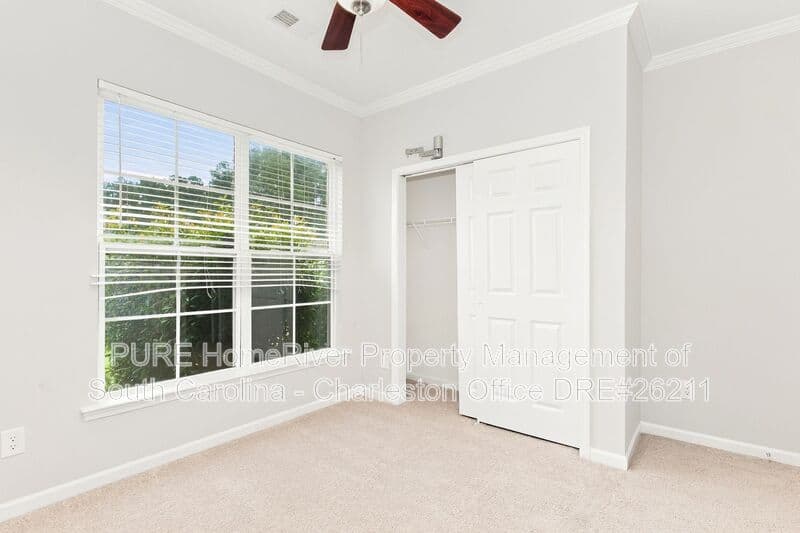 Summerville House: 207 Summer View Rd