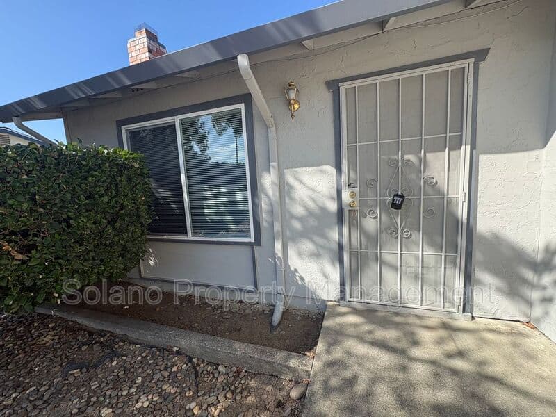 Vacaville House: 731 Northampton Dr.