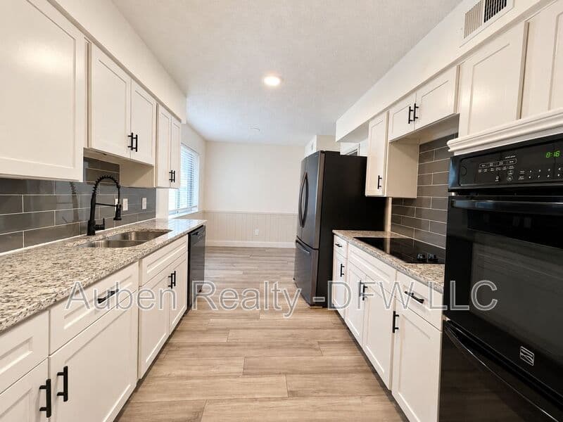 Plano House: 2404 Kentfield Lane