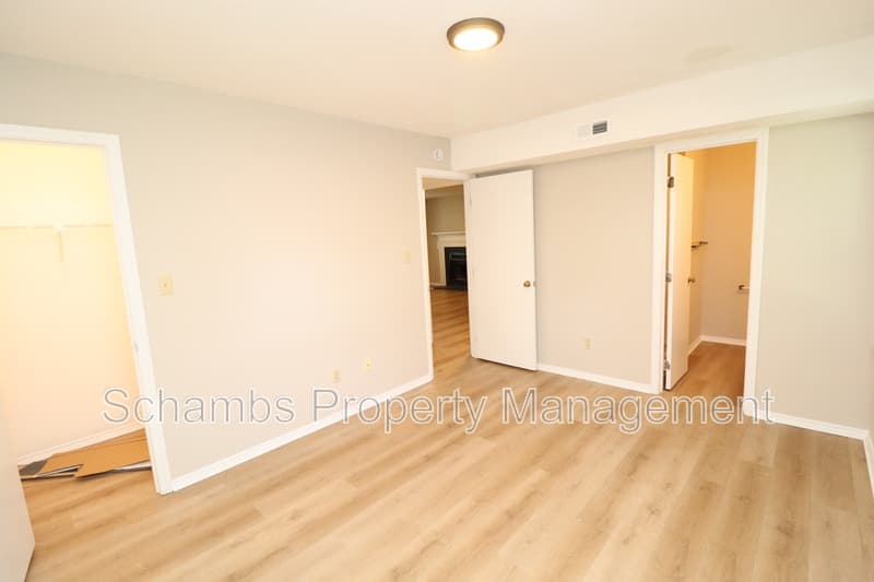 Raleigh Condo: 3901 Lexington Dr