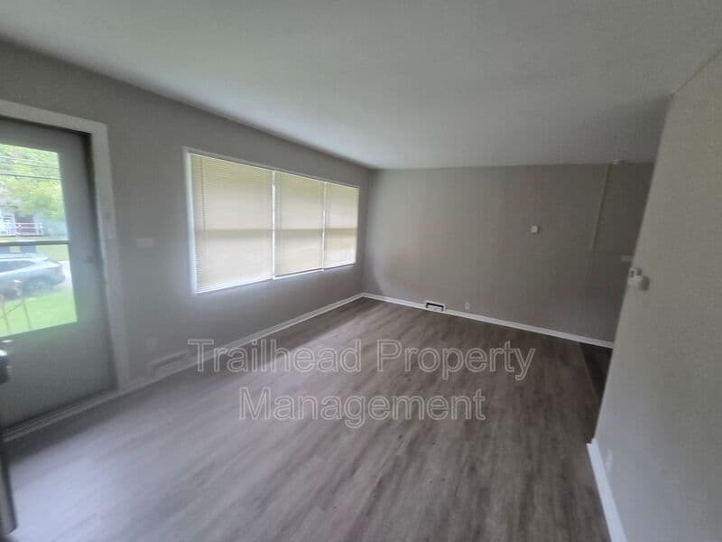 Kansas City House: 7805 E 114th St
