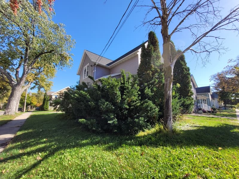 Appleton Condo: 207 E. Commercial St.