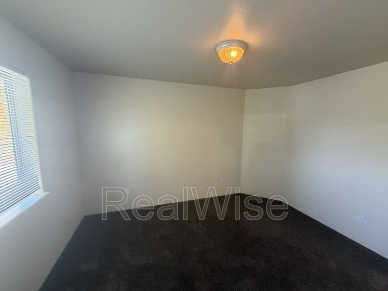 Grants Pass Condo: 327 Pardee Ln