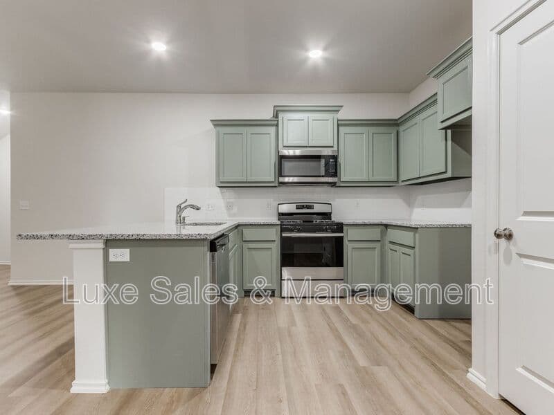El Reno House: 1515 Pavy Parkway