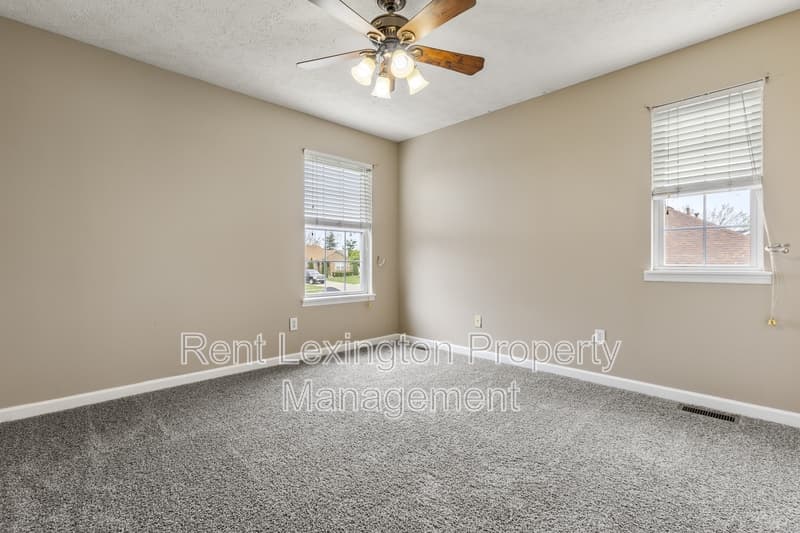 Nicholasville House: 104 North Town Branch Drive