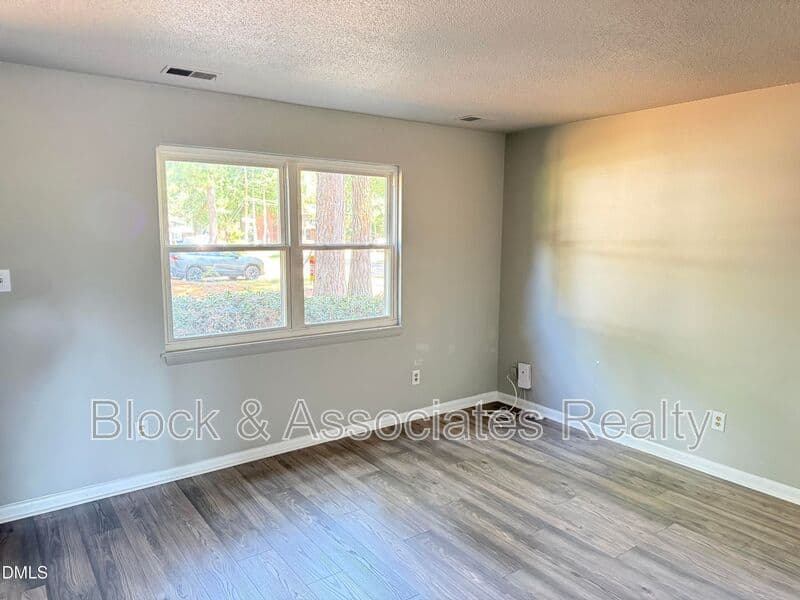 Raleigh House: 4401 Bleeker Court