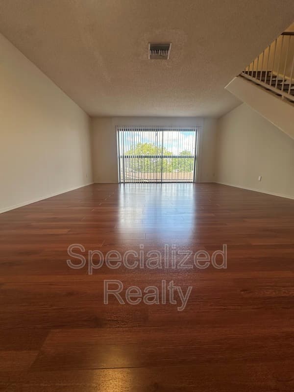 Glendale Condo: 463 W. Wilson Avenue
