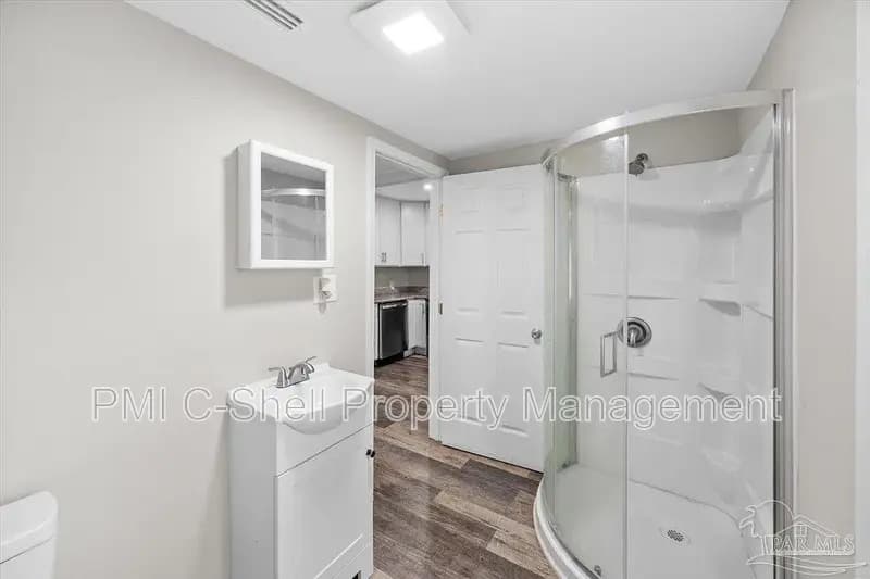 Pensacola House: 3258 Peagler Plaza Rd