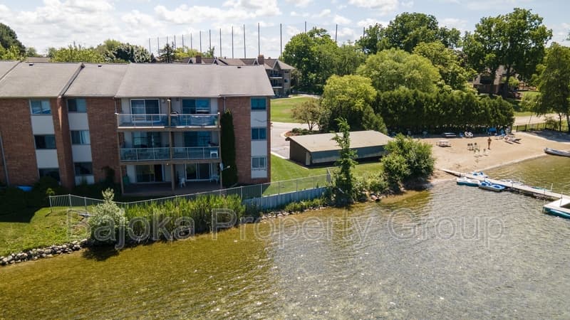 Bloomfield Hills Condo: 1974 Klingensmith Road