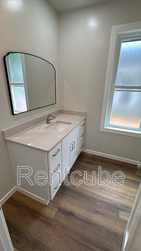 Dubuque House: 3860 Peru Rd