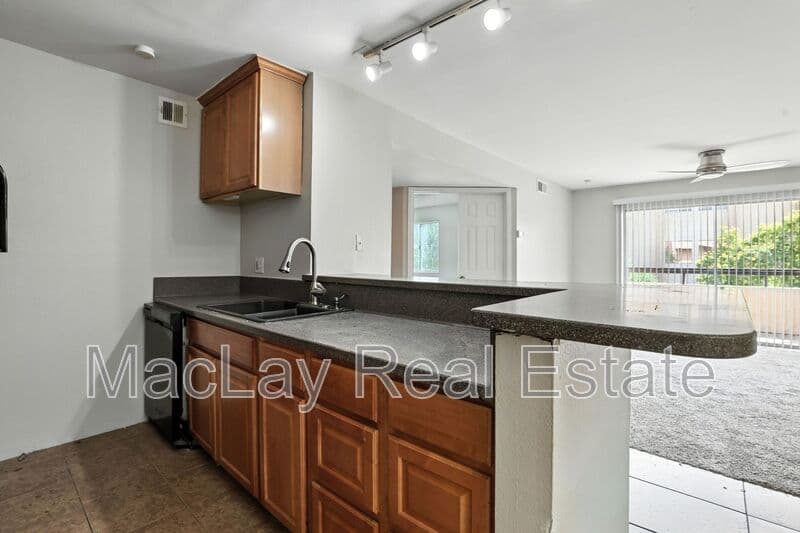 Scottsdale House: 8055 E. Thomas Rd.