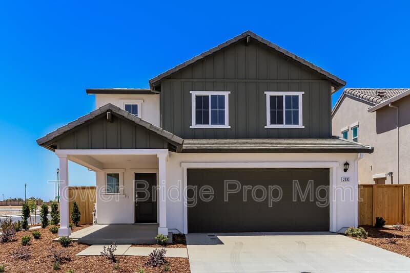 Roseville House: 2033 Blue Star Drive