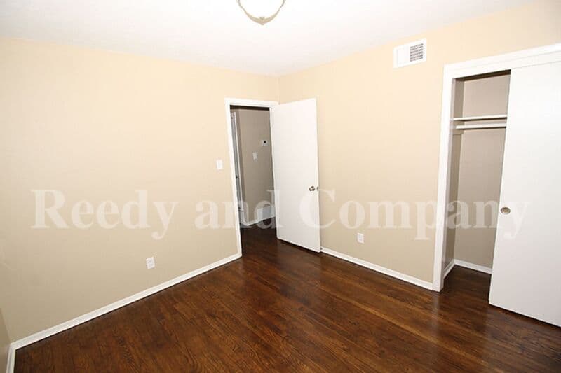 Memphis House: 1841 S Sutton Dr