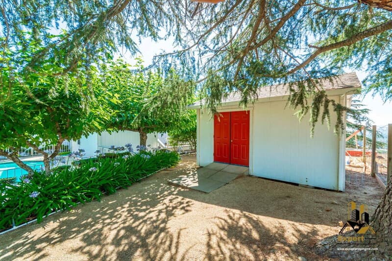 Newcastle House: 1811 Oak Terrace