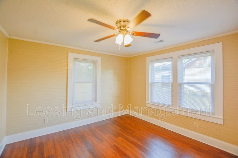 Charleston House: 2041 Groveland Avenue