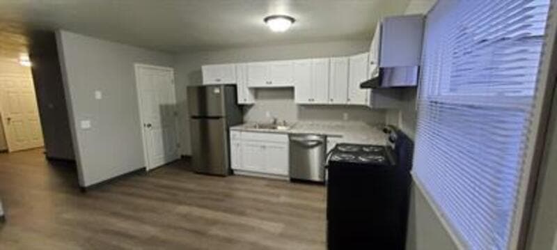 Menasha Condo: 991 7th Street - B