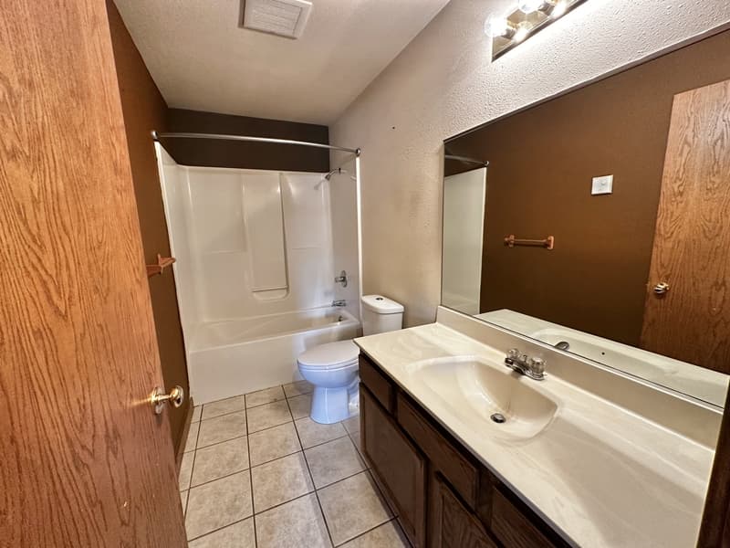 Gresham Condo: 1160 Schabow Street