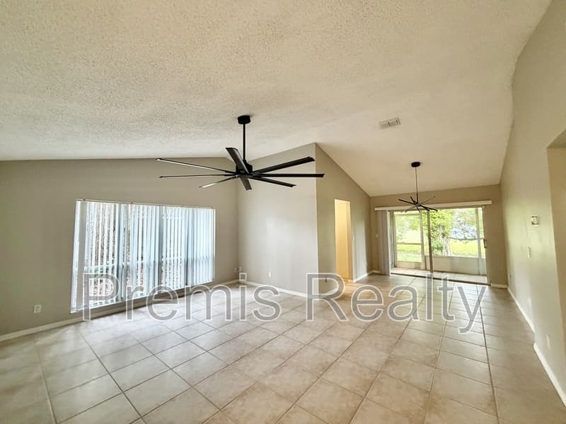 Palm Harbor Condo: 102 Steeplechase Lane
