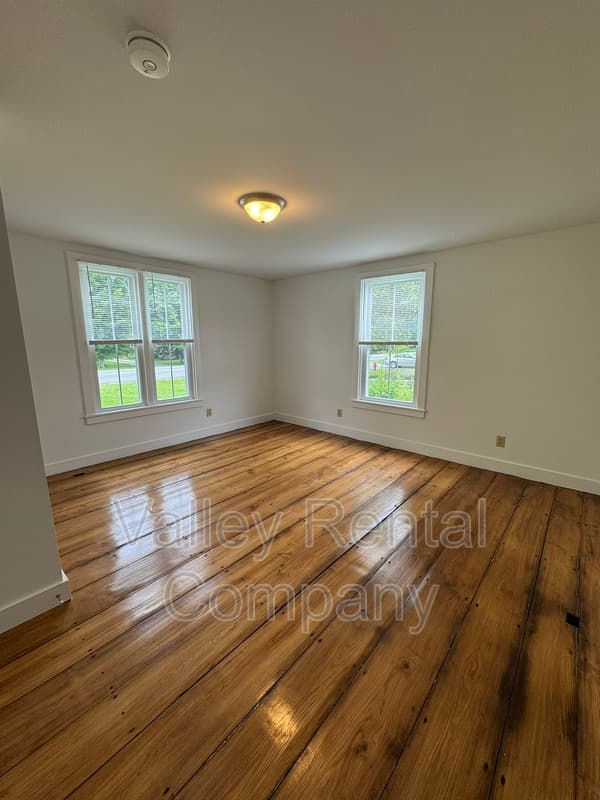 Sunderland House: 118 North Main Street - 1