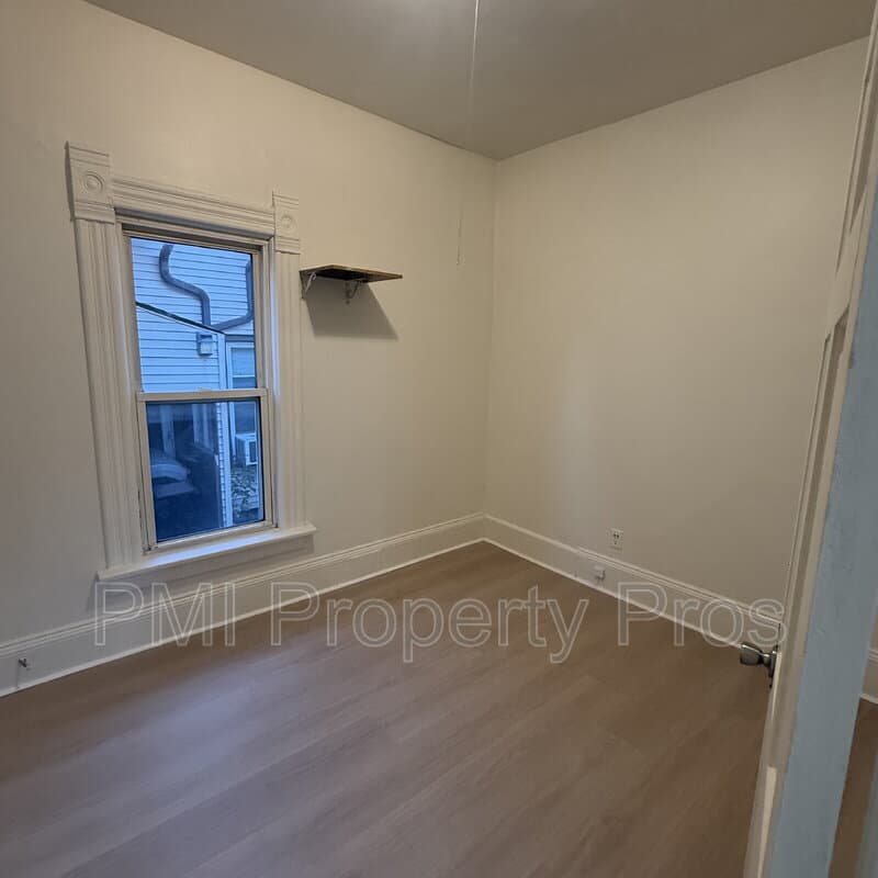 Milwaukee Condo: 2016 W Clybourn St