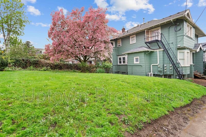 Portland House: 1005 SE 27th Avenue