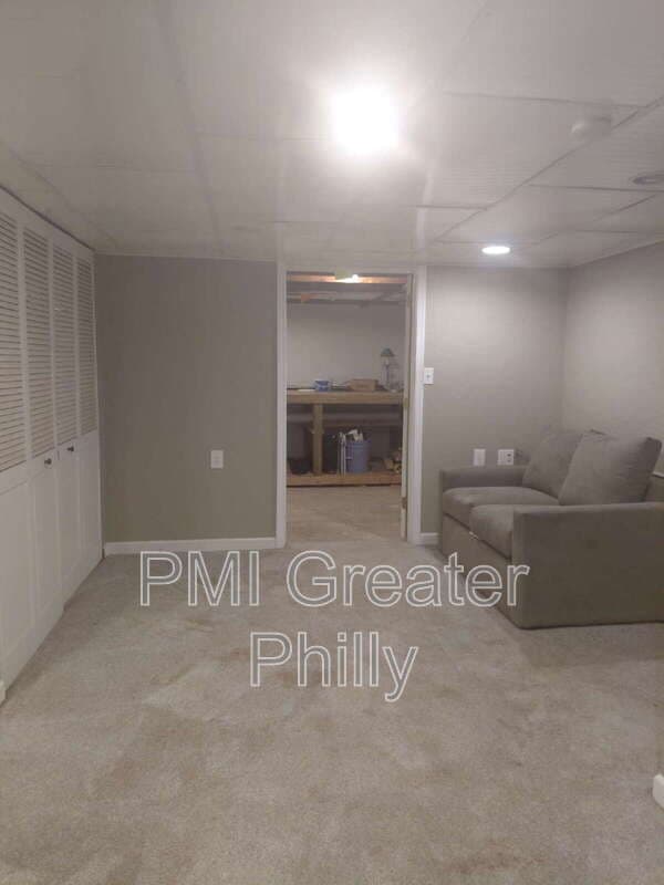 Bristol Townhome: 687 Mansion St