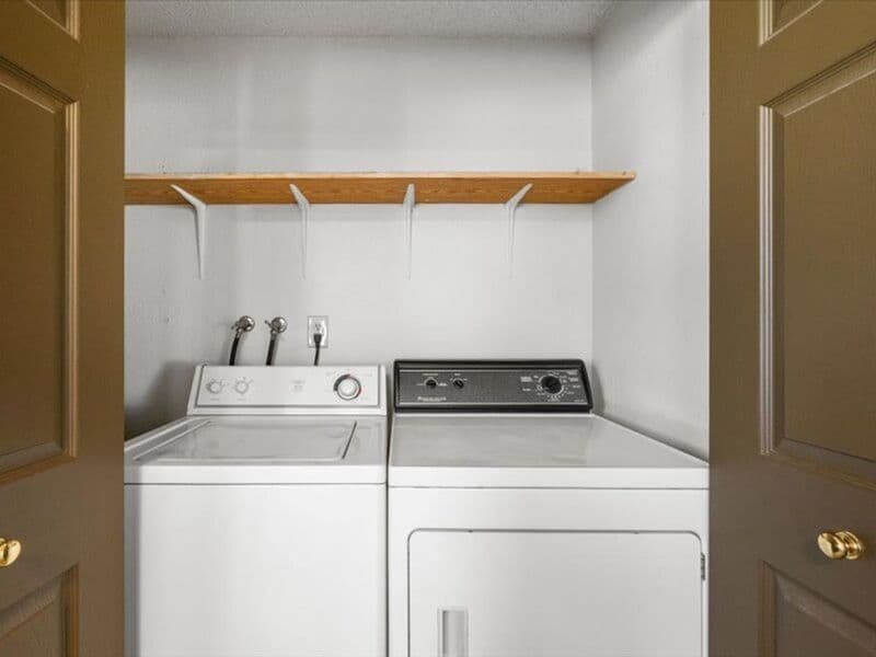 W. Richland House: 4601 Mallard Court