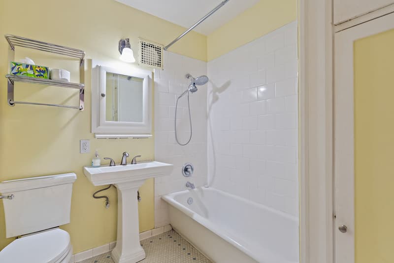 Seattle Condo: 321 Boylston Ave E
