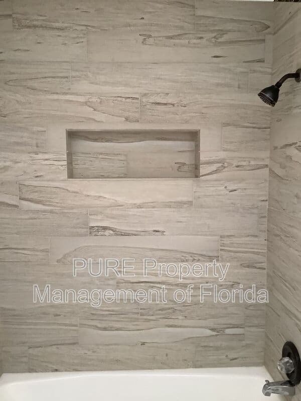 Ocala House: 711 NE 41st Avenue
