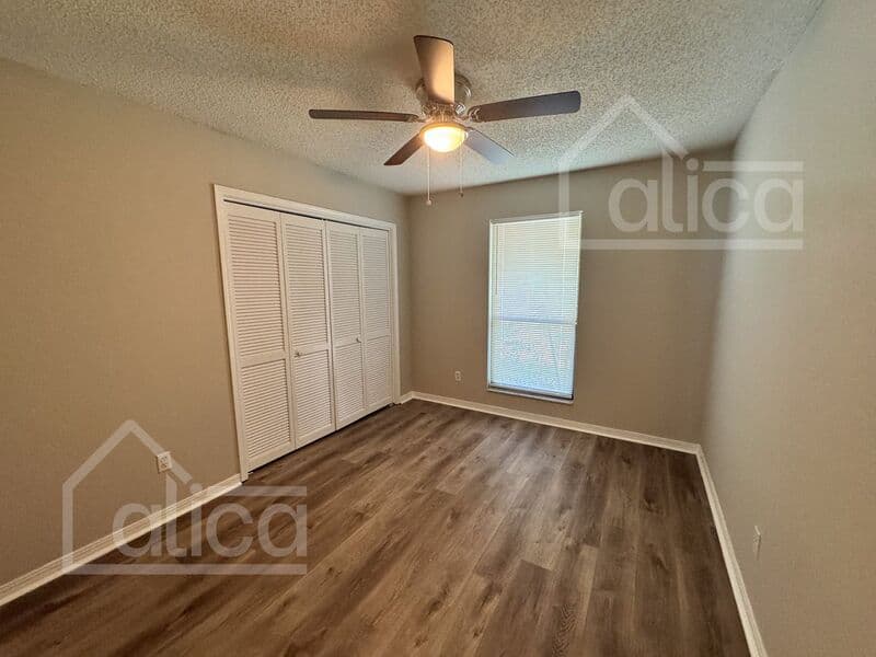 Orange Park House: 1959 Sussex Dr N
