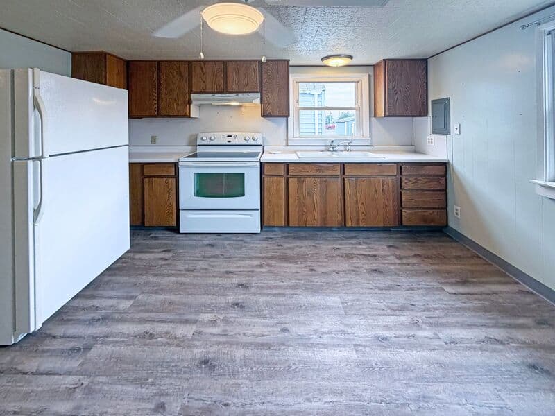 Halsey House: 340 W 3rd St
