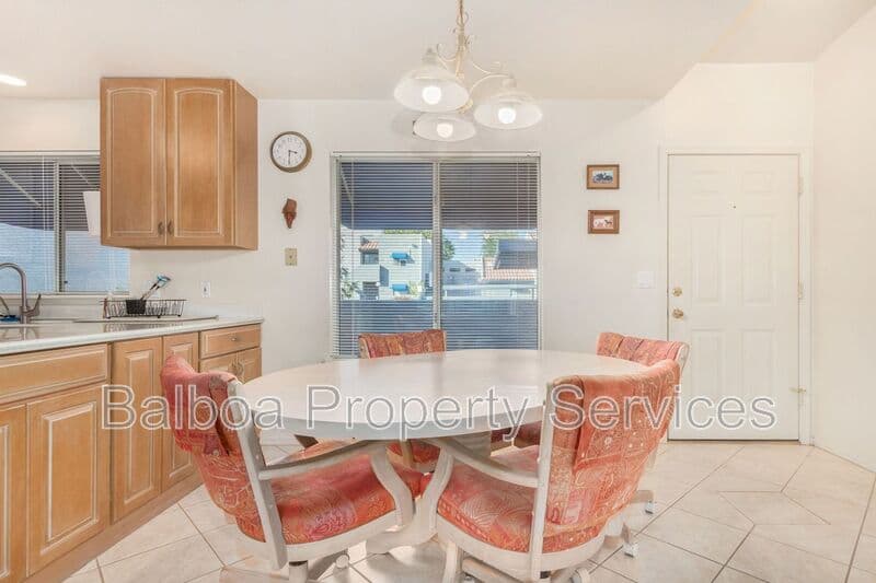 Mesa Condo: 220 N 22nd Pl