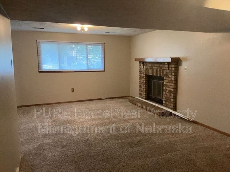 Ralston House: 6723 Woodbine Cir