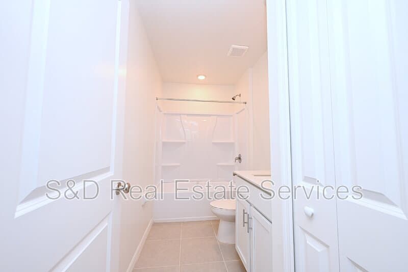 Lakeland House: 7847 Abagail Dr.
