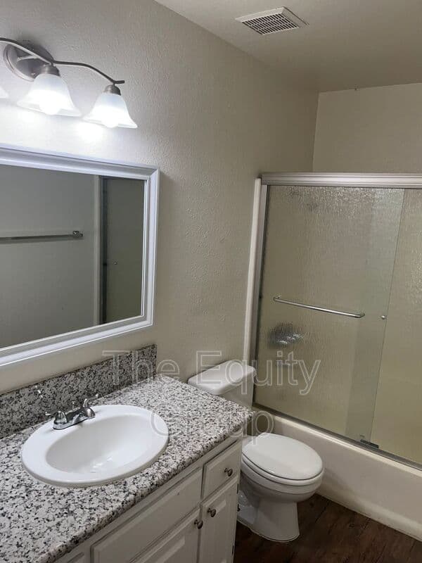Visalia House: 4054 W. Meadow Ave
