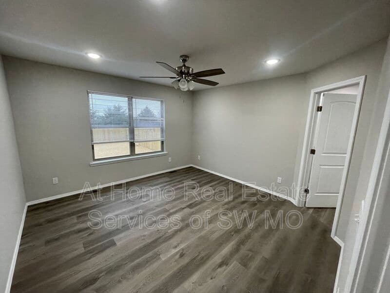 Rogersville House: 204 Hickory Hills