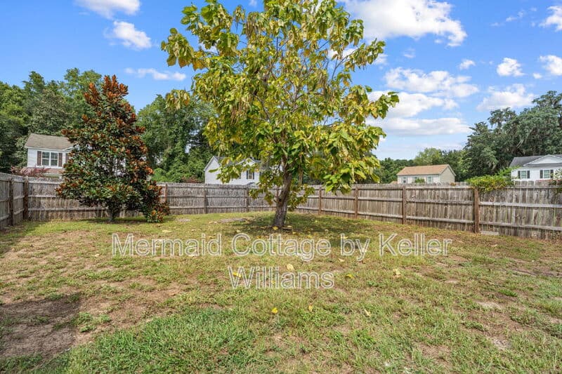 Beaufort House: 50 Spearmint Cir