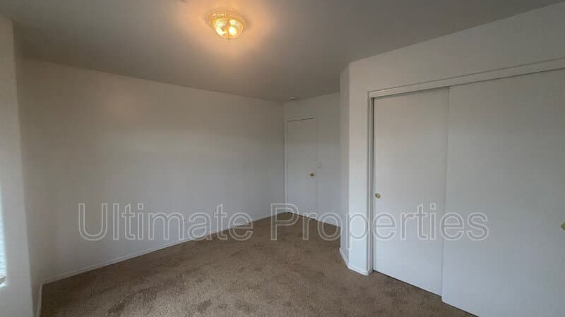 Glendale House: 7145 W Maryland Ave