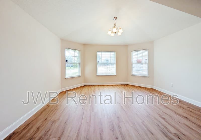 Jacksonville House: 7547 Westland Oaks Dr