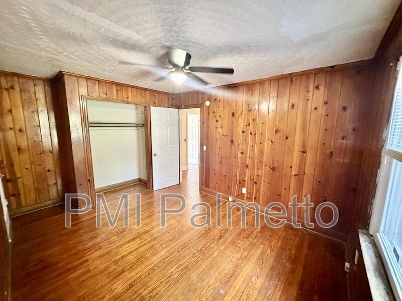 Columbia House: 3727 Maybank St