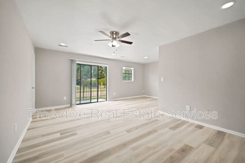 Norfolk House: 1458 Gabriel Dr