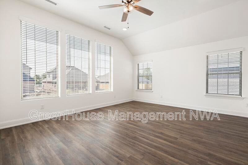 Siloam Springs House: 710 W Jillian Street