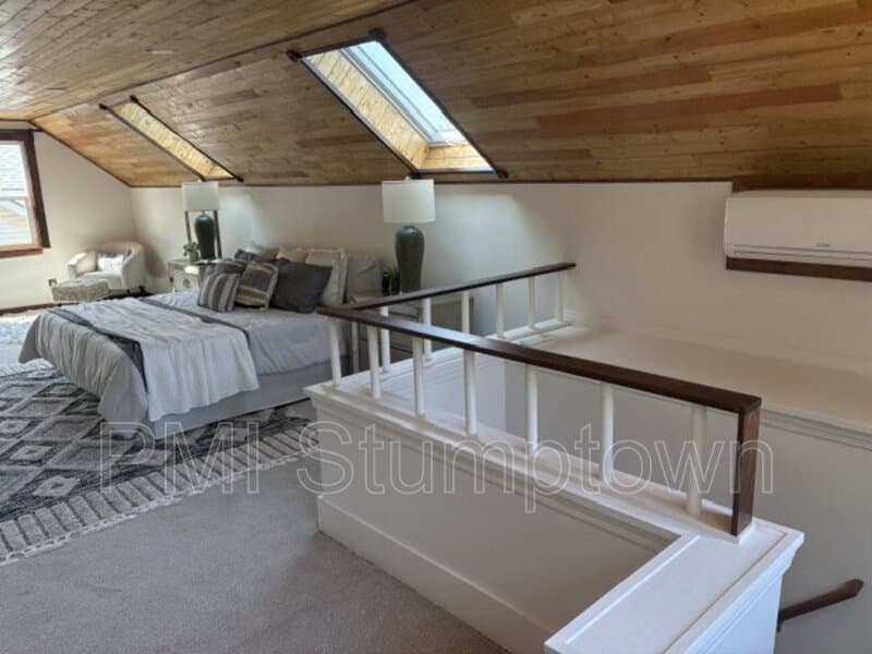 Portland House: 7407 Southeast 30th Avenue