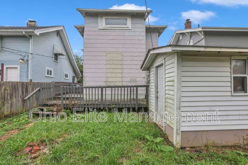 Columbus House: 243 N Wayne Ave