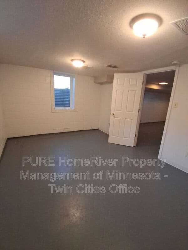 Hugo Condo: 5557 146th St N
