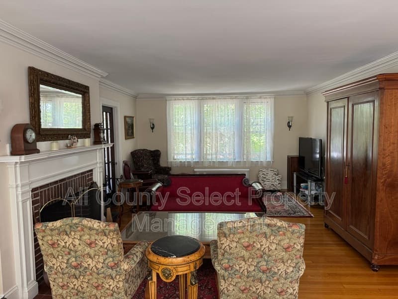 Beverly House: 38 Baker Ave