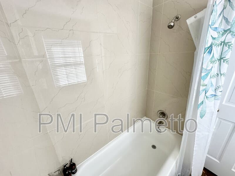 Columbia Condo: 2405 Duncan Street